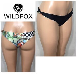 New. WILDFOX teeny reversible bikini bottoms. Medium